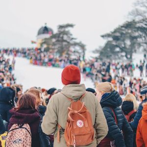 A lot of young people have gathered to watch sledging.