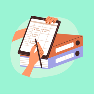 Kuvassa kaksi kättä pitää kiinni leikepöydästä ja kynästä, alla on kaksi kansiota.