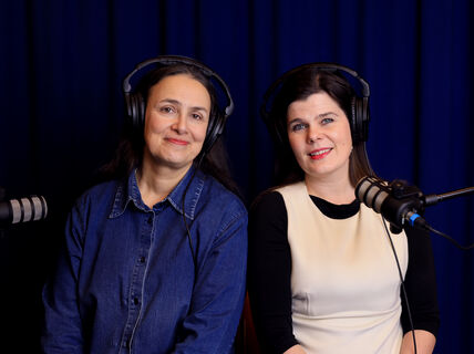 The creators of the literature podcast series: Saija Pyhärinne and Sari Päivärinne.